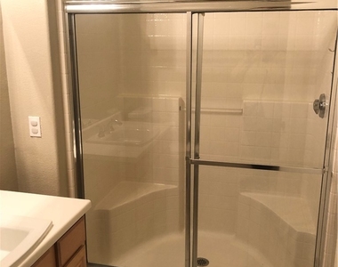 10245 S Maryland Parkway - Photo Thumbnail 15