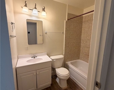 1308 N Jones Boulevard - Photo Thumbnail 7