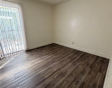 1308 N Jones Boulevard - Photo Thumbnail 6