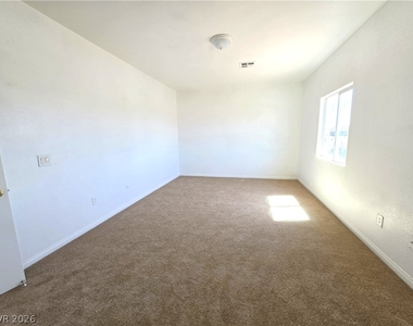 4895 E Baltimore Avenue - Photo Thumbnail 18