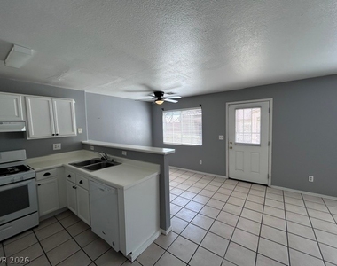 2501 Sierra Luna Avenue - Photo Thumbnail 6