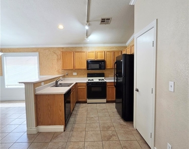 6008 Seneca Springs Street - Photo Thumbnail 8