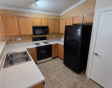 6008 Seneca Springs Street - Photo Thumbnail 9