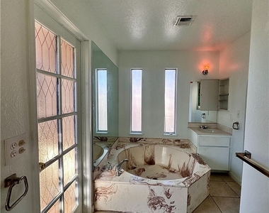 5054 Spencer Street - Photo Thumbnail 10