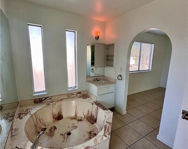5054 Spencer Street - Photo Thumbnail 9