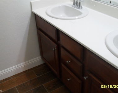 1023 Valley Light Avenue - Photo Thumbnail 11