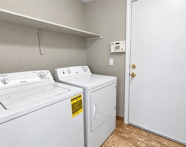 7617 Pioneer Ranch Avenue - Photo Thumbnail 17