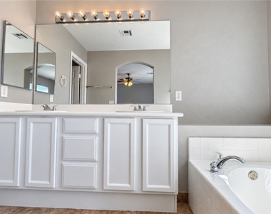 7617 Pioneer Ranch Avenue - Photo Thumbnail 28