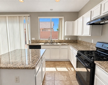 7617 Pioneer Ranch Avenue - Photo Thumbnail 15