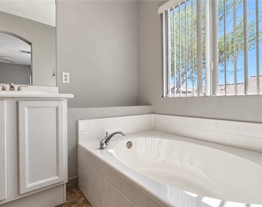 7617 Pioneer Ranch Avenue - Photo Thumbnail 32