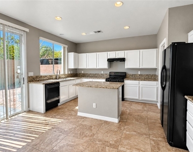 7617 Pioneer Ranch Avenue - Photo Thumbnail 13