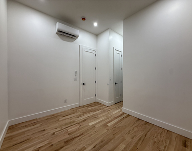9 Marcus Garvey Boulevard - Photo Thumbnail 7