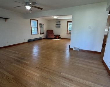352 Wainwright Avenue - Photo Thumbnail 4