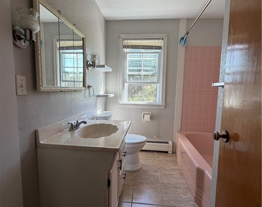 352 Wainwright Avenue - Photo Thumbnail 8
