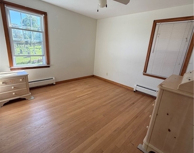 352 Wainwright Avenue - Photo Thumbnail 7