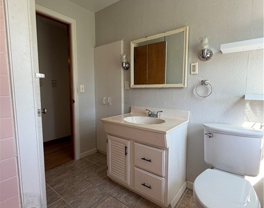 352 Wainwright Avenue - Photo Thumbnail 9