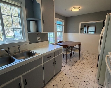 352 Wainwright Avenue - Photo Thumbnail 2