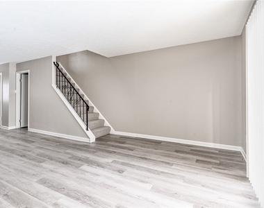 57 Chartwell Court - Photo Thumbnail 5