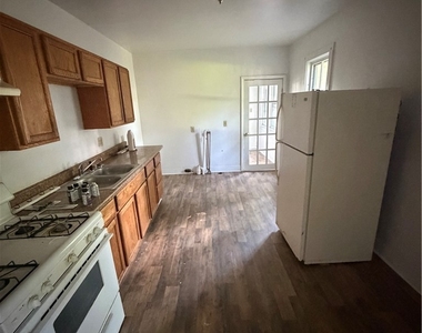 307 W 4th Street - Photo Thumbnail 5