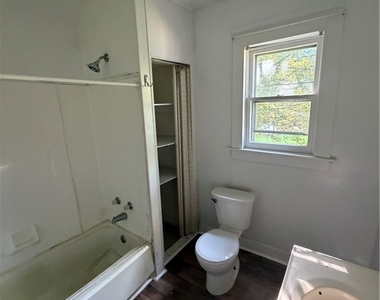307 W 4th Street - Photo Thumbnail 6