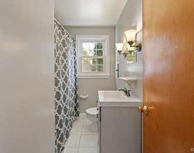345 Burroughs Drive - Photo Thumbnail 7