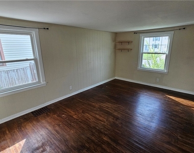 107 Fowler Avenue - Photo Thumbnail 5