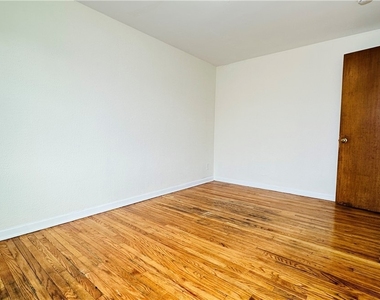 1553 Whitney Avenue - Photo Thumbnail 13