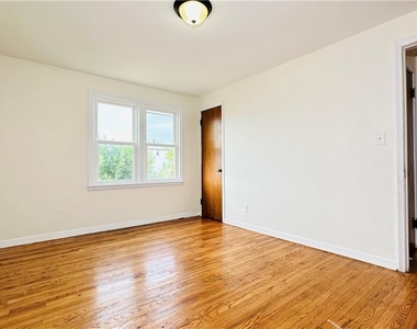 1553 Whitney Avenue - Photo Thumbnail 16