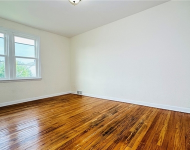 1553 Whitney Avenue - Photo Thumbnail 11