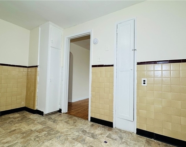 1553 Whitney Avenue - Photo Thumbnail 7