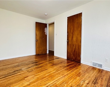 1553 Whitney Avenue - Photo Thumbnail 12
