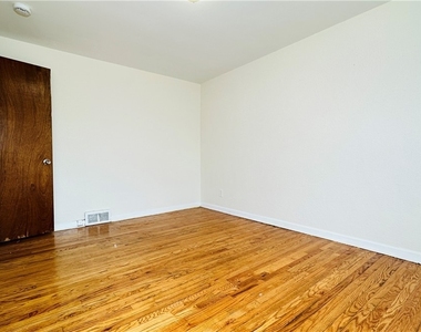1553 Whitney Avenue - Photo Thumbnail 15