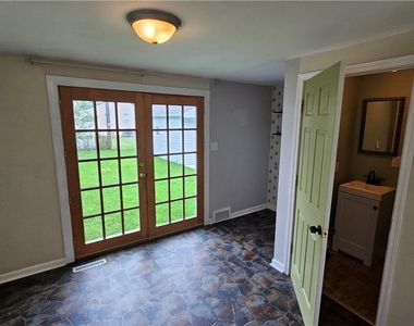 107 Fowler Avenue - Photo Thumbnail 8