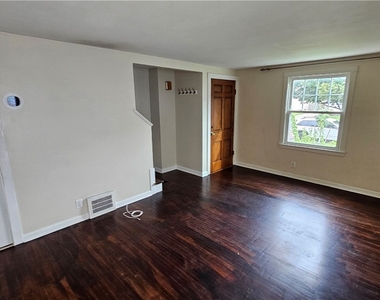 107 Fowler Avenue - Photo Thumbnail 6
