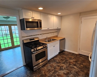 107 Fowler Avenue - Photo Thumbnail 5