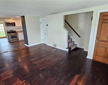 107 Fowler Avenue - Photo Thumbnail 7