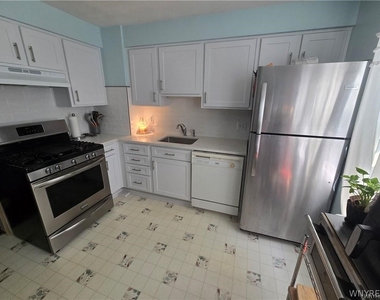 118 Saranac Avenue - Photo Thumbnail 4