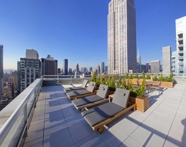 5th Ave - Photo Thumbnail 13