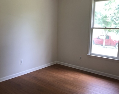 75 Oakwood Lane - Photo Thumbnail 4