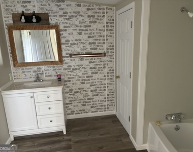 266 Spring Lake Drive - Photo Thumbnail 10