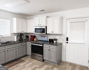 760 Vine Street - Photo Thumbnail 8