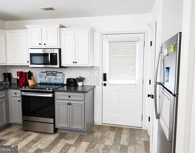 760 Vine Street - Photo Thumbnail 7