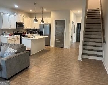 365 Lorien Way - Photo Thumbnail 2