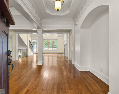 599 Mcdade Street - Photo Thumbnail 2