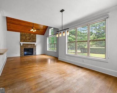 599 Mcdade Street - Photo Thumbnail 10