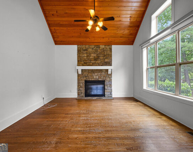 599 Mcdade Street - Photo Thumbnail 11