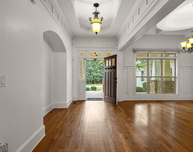 599 Mcdade Street - Photo Thumbnail 4