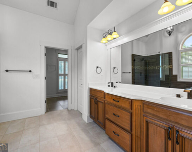 599 Mcdade Street - Photo Thumbnail 18