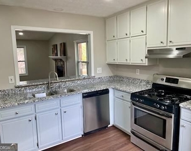 5641 Williamsburg Trace - Photo Thumbnail 5