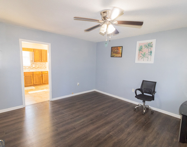 104 President Circle - Photo Thumbnail 2